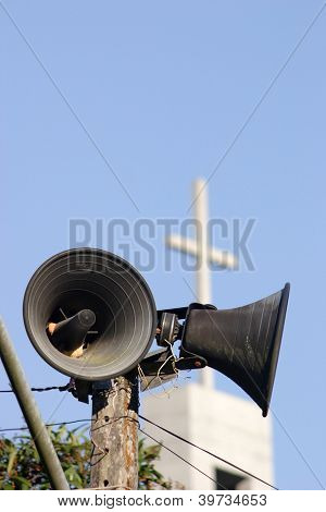 Megaphones di annunciare gli eventi della Chiesa