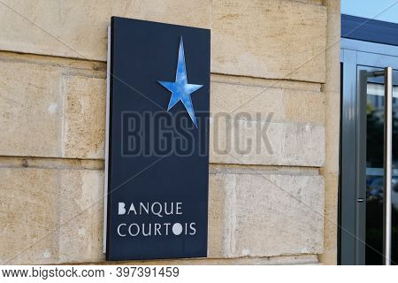 Bordeaux , Aquitaine  France - 11 21 2020 : Banque Courtois Sign And Text Logo Of Office City French
