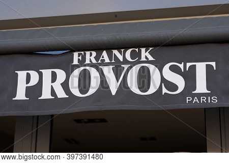 Bordeaux , Aquitaine  France - 11 21 2020 : Franck Provost Paris Text And Logo Sign Of Local Hairdre