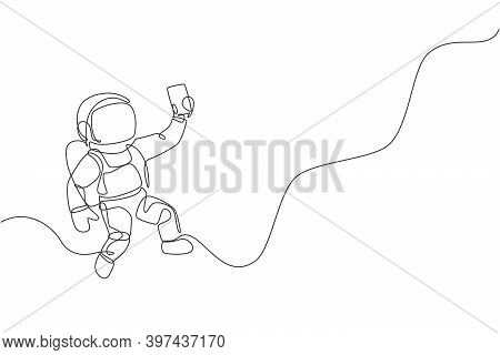 One Continuous Line Drawing Of Cosmonaut Exploring Outer Space. Astronaut Selfie Using Smartphone De