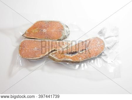 Frozen Fish Steaks In Vacuum Packing.vacuum-packed Chum Salmon Fish Steaks