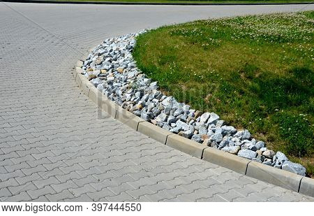 A Bend Highlighted By A Stone Backfill Against Running Over The Lawn So That Drivers Avoid The Regio