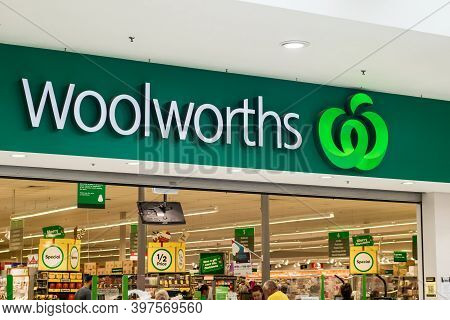 Sydney, Australia 2020-11-19 Sign Board Of Woolworths Supermarket Brand. Woolworths Is An Australian