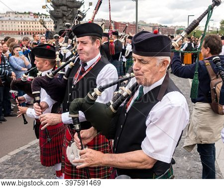 Moscow, Museon Park, September 4, 2016: Pipers In Traditional Scottish Uniform Playing The At Moscow