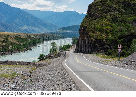 Chuysky trakt road in the Altai mountains. One of the most beautiful road in the world.