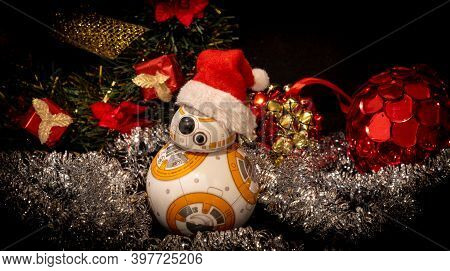 Caba, Argentina, November 28, 2020: Lovely Droid Bb-8 From Star Wars, Wearing A Christmas Hat Surrou