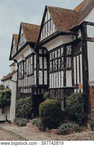 Rye, Uk - October 10, 2020: Side View Of An Old Tudor Style Hartshorn House On Mermaid Street In Rye