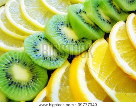 fruits assortis - orange, de citron et de kiwi