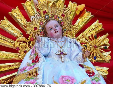 Cuenca, Ecuador-december 13,2019: Sculpture Of The Infant Jesus, Called Niño Viajero. It Is Main Sym