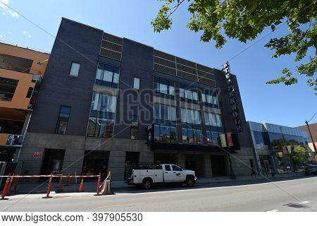 August 4th, 2020, Chicago, Il, Steppenwolf Theatre Exterior Under A Clear Blue Sky