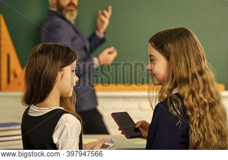 Compliance With School Internet Policies. Internet Surfing Social Networks. Problem Of Smartphones I