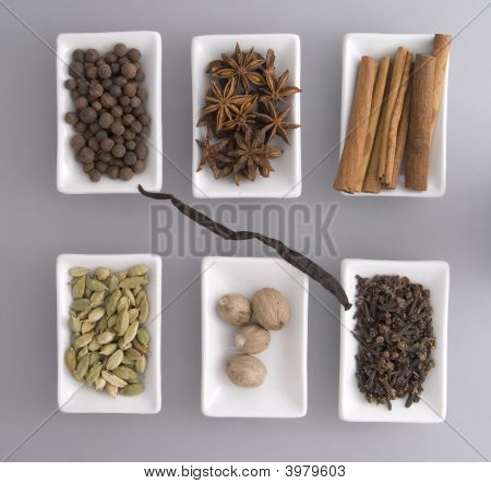 Cinnamon, Carnation, Cardamom, Nutmeg, Fragrant Pepper, Truestar Anisetree, Vanilla
