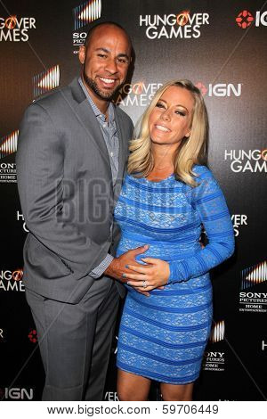 LOS ANGELES - FEB 11:  Hank Baskett, Kendra Wilkinson at the 