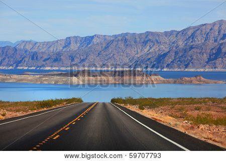 Scenic drive to Lake Mead