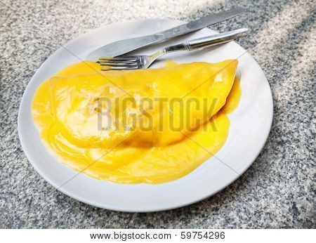 Fruit Chapatti With Custard Souse