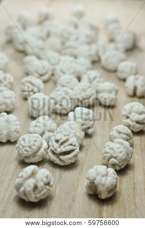 Sugar-coated chickpeas