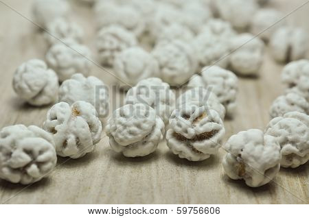 Sugar-coated chickpeas