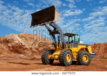 Escavadora de Loader roda na areia