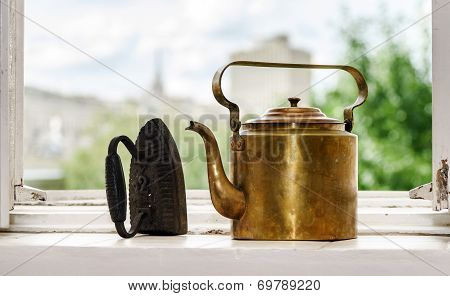 Retro  Aeneous Teapot And Cast Iron