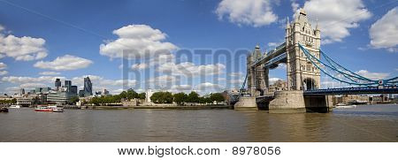 Тауэрский мост и Темзу панорамный