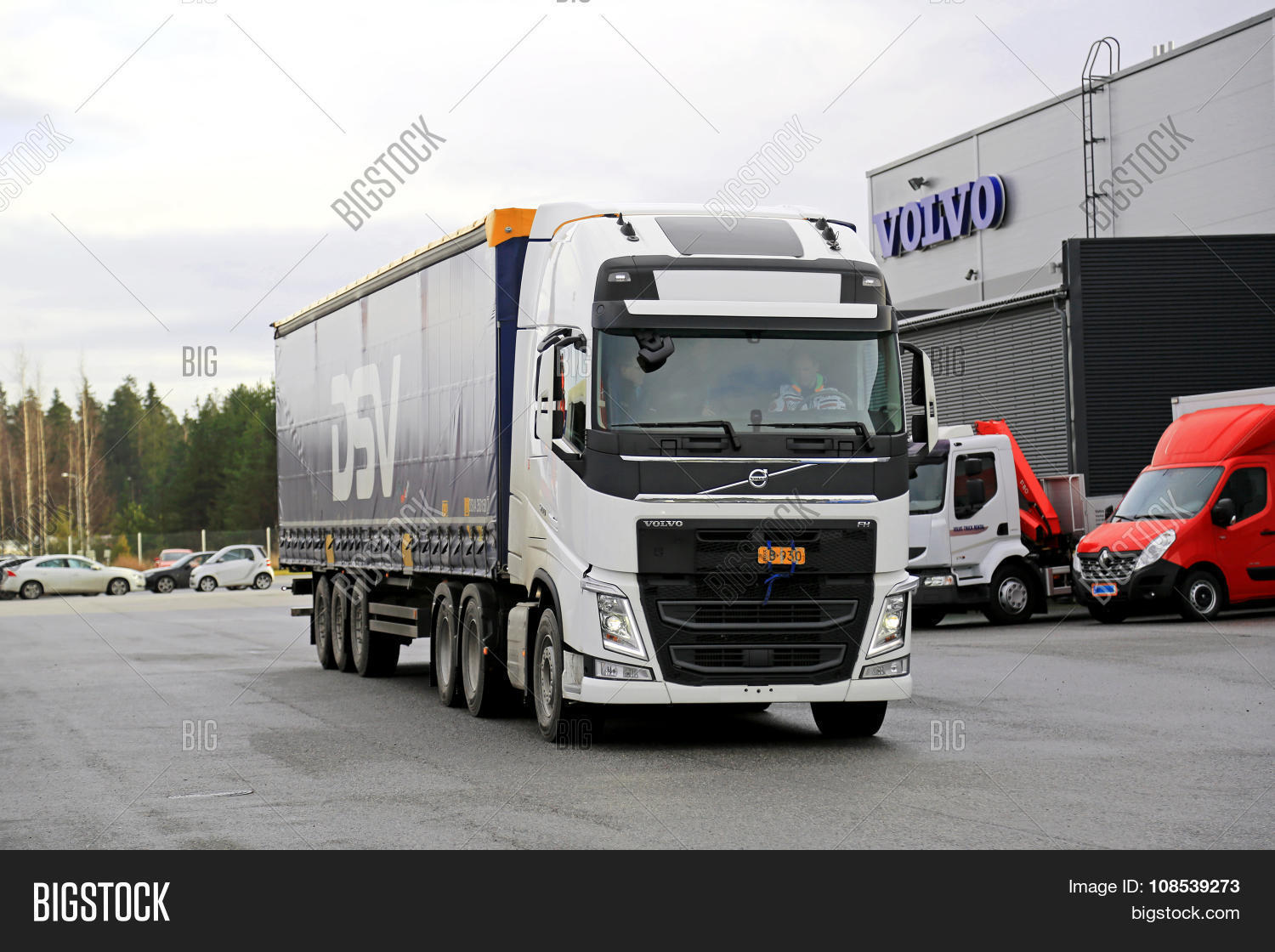 White Volvo Fh 500 Image Photo Free Trial Stock Lieto Finland November 14 2017 Unidentified Drivers Sets Out To Test Drive Volvo Fh 500 Semi At The Truck Center Turku Demo And Tire