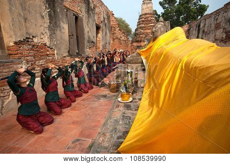 Ancient Warrior Make A Pilgrimage To Reclining Buddha.