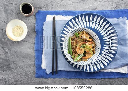 Kingprawns with Rice Noodles and Vegetable in Bowl