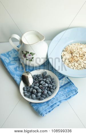 Breakfast with honeysuckle berries