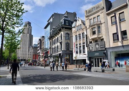 Antwerp, Belgium - May 10, 2015: Tourist On The Meir, The Main Shopping Street Of Antwerp
