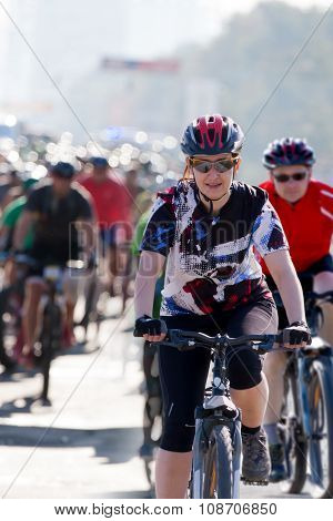 Amateur Athletes Compete In The Amateur Bicycle Race.