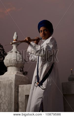 Ataque lança menino Sikh Paonta Sahib