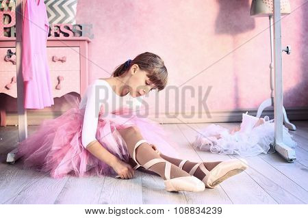 Girl Prepare For Classical Dance Lesson
