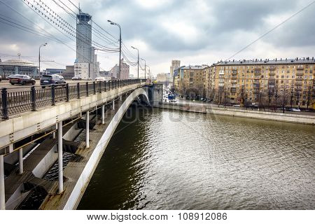 Red Hills Bridge (Krasnokholmsky Bridge) over the Moscow River near Swissotel in downtown Moscow, Russia