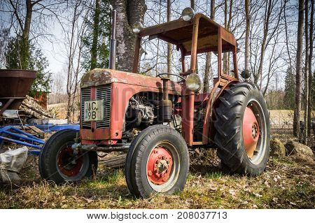 Orebro Sweden 04 September 2017 Ferguson Tractor On  A Scrapyard