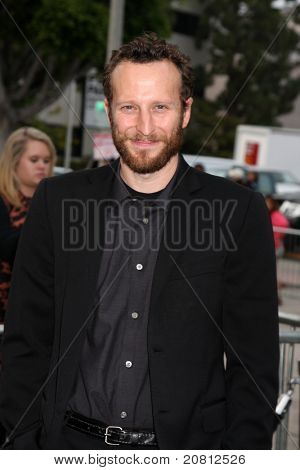 LOS ANGELES - 8 JUN: Bhodi Elfman aankomen op de 