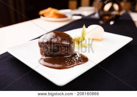 Sticky toffee with dattels, caramel sauce and ice cream