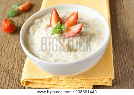 Oatmeal Porrige With Berries