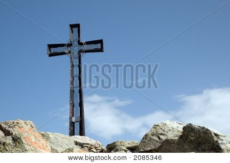 Krzyż na Mt. Cresto w Alpy włoskie