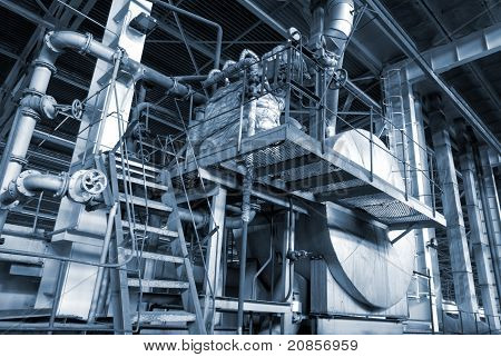 Industrial Zone, Stahl-Rohrleitungen in Blautönen