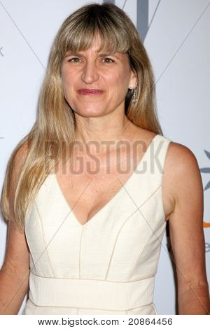 LOS ANGELES - giu 10: Catherine Hardwicke arriva all'ottavo annuale ispirazione Awards beneficio S