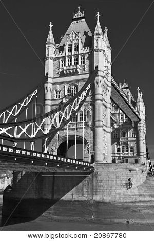 Tower bridge, Londres; preto e branco