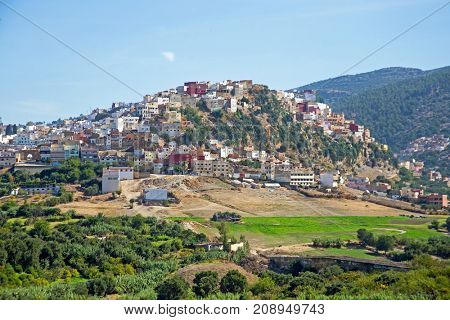 Moulay Idriss is the most holy town in Morocco. It was here that Moulay Idriss I arrived in 789, bringing with him the religion of Islam and starting a new dynasty.