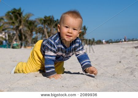 Boy am Strand