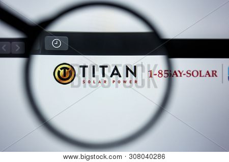 Los Angeles, California, Usa - 12 June 2019: Illustrative Editorial Of Titan Solar Power Website Hom