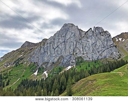 Bockmattlistock Mountain Above The Valley Wagital Or Waegital And Alpine Lake Wagitalersee (waegital