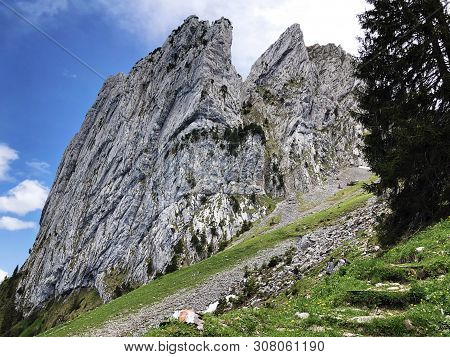 Bockmattlistock Mountain Above The Valley Wagital Or Waegital And Alpine Lake Wagitalersee (waegital