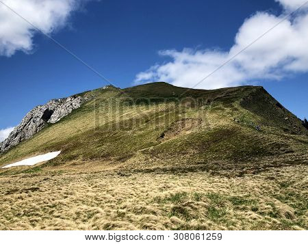 Bockmattlistock Mountain Above The Valley Wagital Or Waegital And Alpine Lake Wagitalersee (waegital