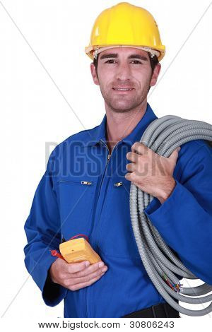 ไฟฟ้า ด้วย voltmeter ในมือ