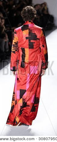 Zang Toi
