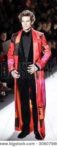 Zang Toi